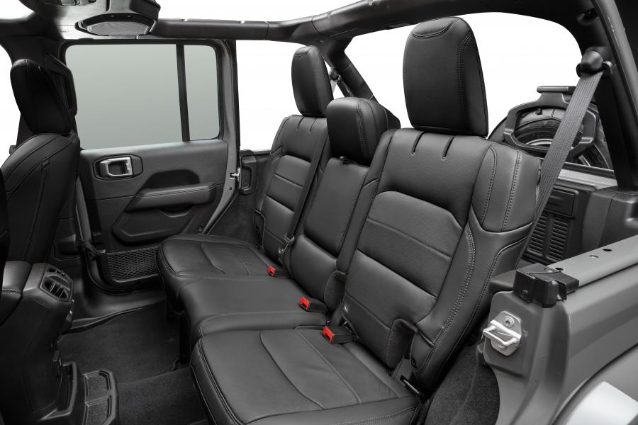 Интерьер Jeep Wrangler Unlimited Overland (JL) 2019 года  (LA) (фото 15 из 36)